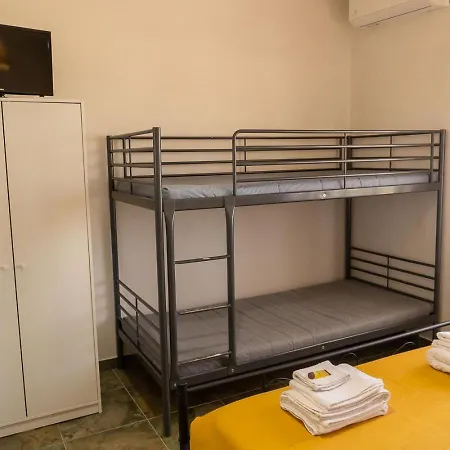 Olimpia Homestay *